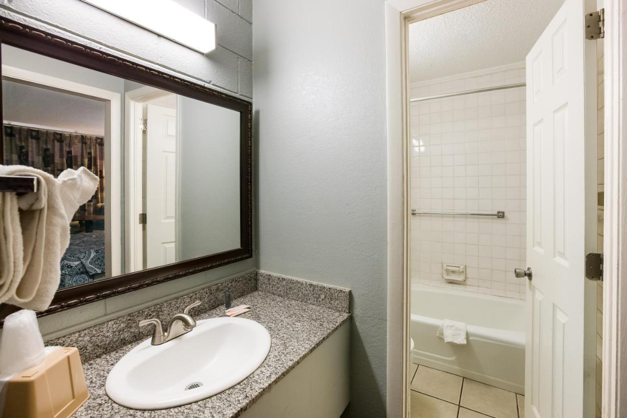 Knights Inn Fayetteville - Fort Bragg Экстерьер фото