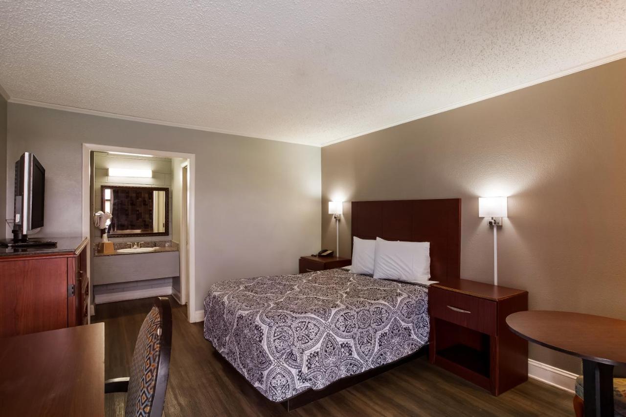 Knights Inn Fayetteville - Fort Bragg Экстерьер фото